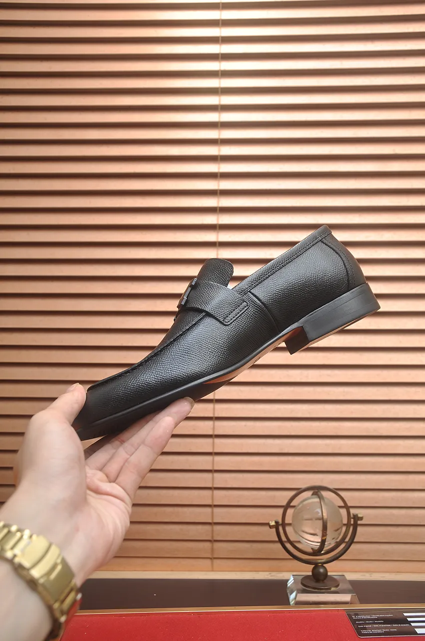 Men's shoes💰540💶[HERMES] (cowhide lining)🍀Italian top luxury🍀He does not pursue novel styles and gorgeous colors, but attracts the favor of successful men with his flawless, elegant and classic style. Formal leather shoes This very comfortable, simple and stable style allows you to easily match any style! The pattern is absolutely 1:1 refined from the original case, and we strive for excellence in materials, imported cowhide + cowhide lining💪💪💪extraordinary texture👍! .Code number: 39-45 (45 customized)